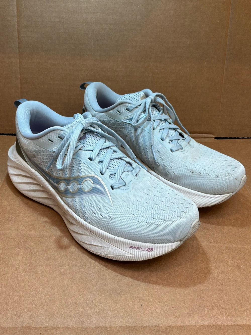 Saucony Women's Triumph 22 Running Sneakers US 9